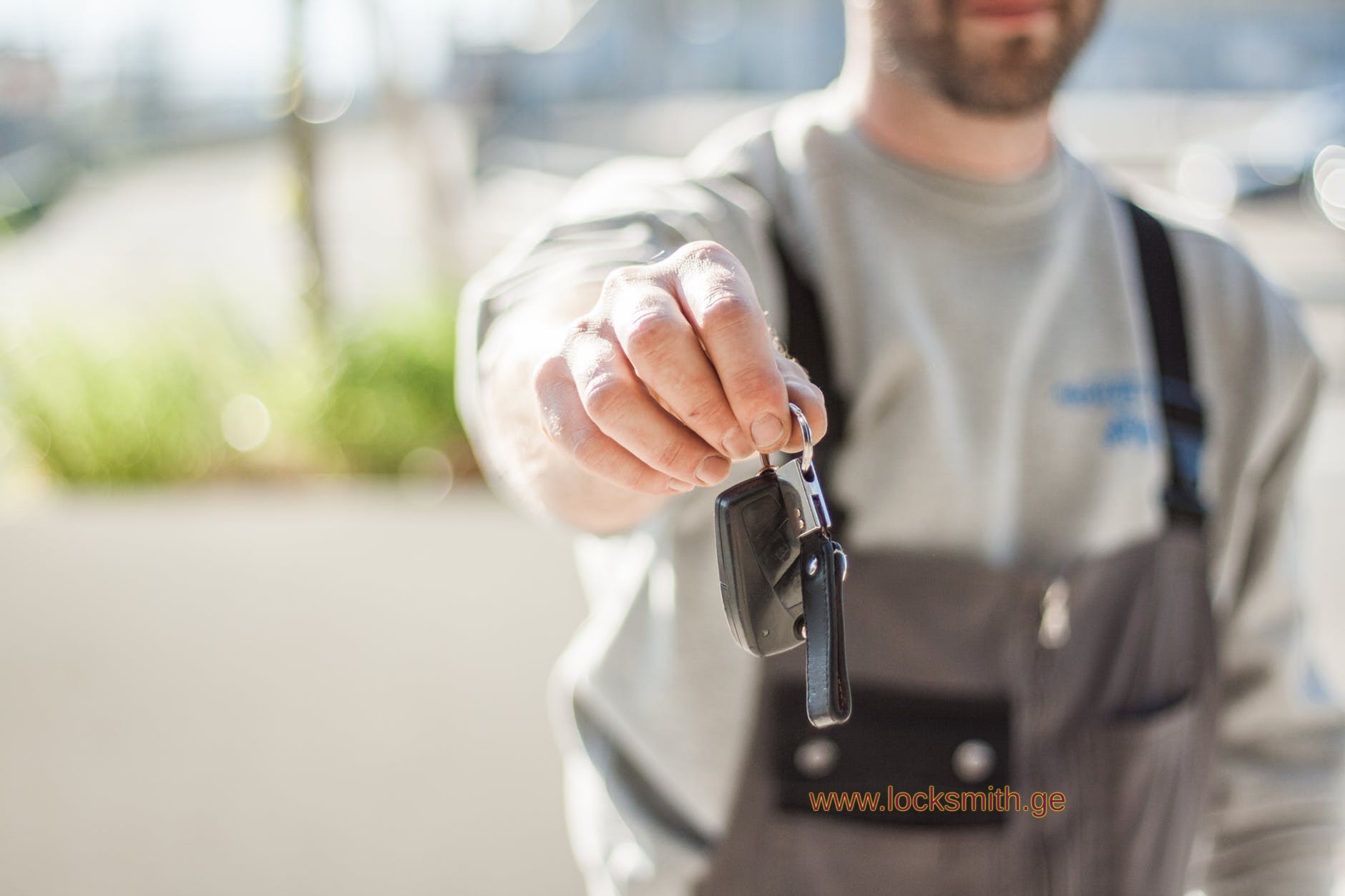 მართეთ თავდაჯერებულად: locksmith.ge - ი თქვენი სანდო მანქანის ზეინკალი საქართველოს მასშტაბით